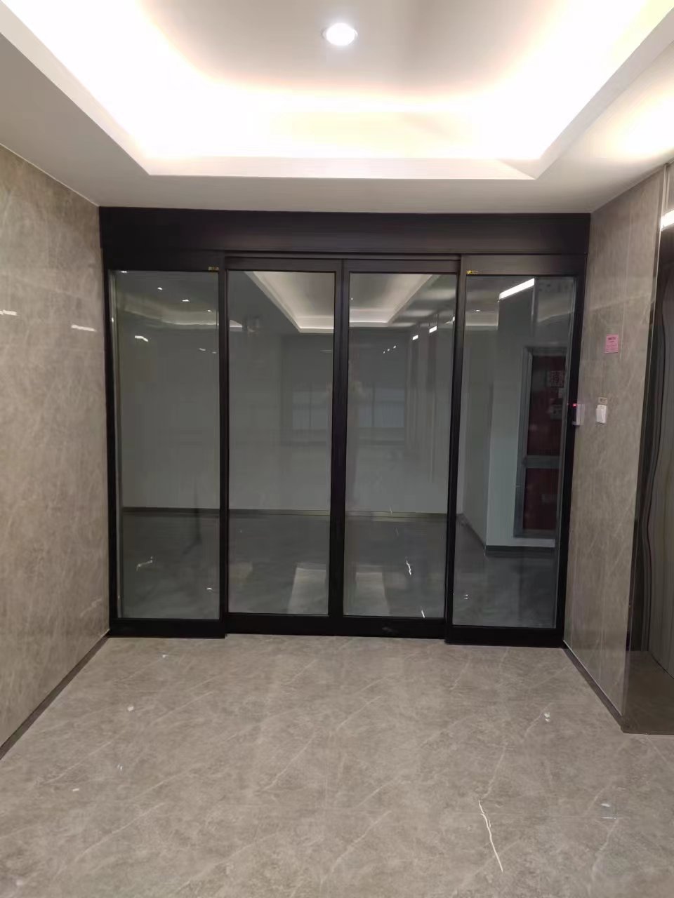 连云区玻璃伸缩门