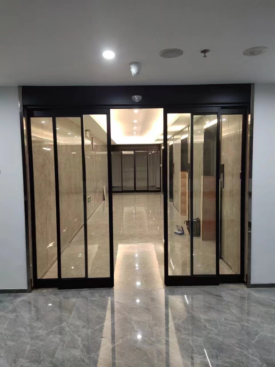 连云区玻璃伸缩门